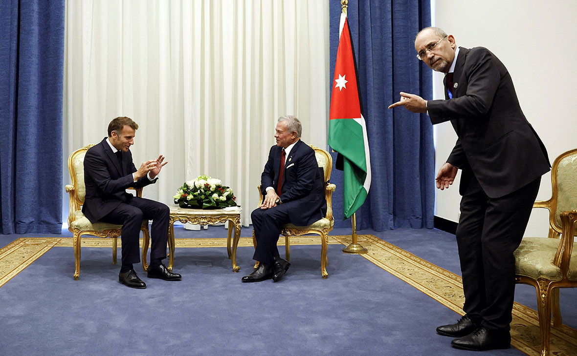 На фото: президент Франции встретился с королем Иордании Абдаллой&nbsp;во время мирного саммита.