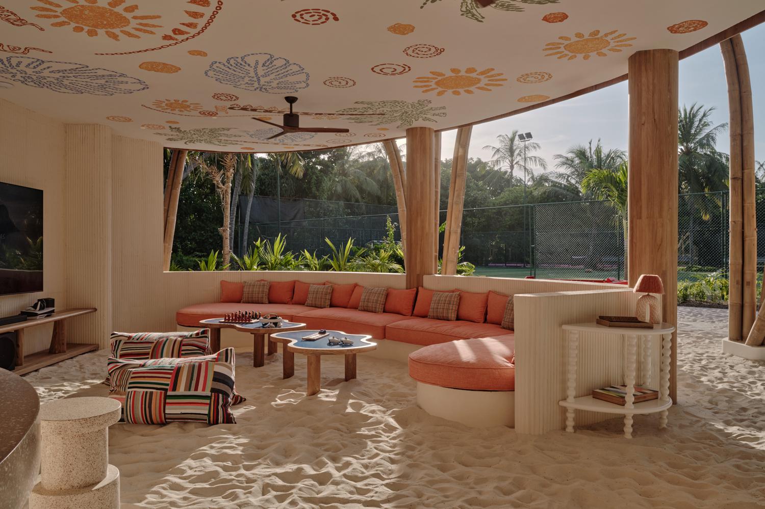 Детский клуб Teens Hut