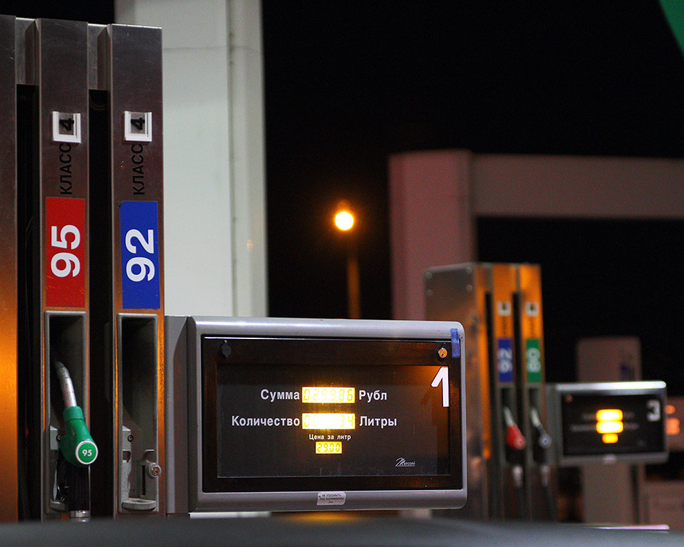 Владельцы АЗС объяснили недолив бензина испарением в жару