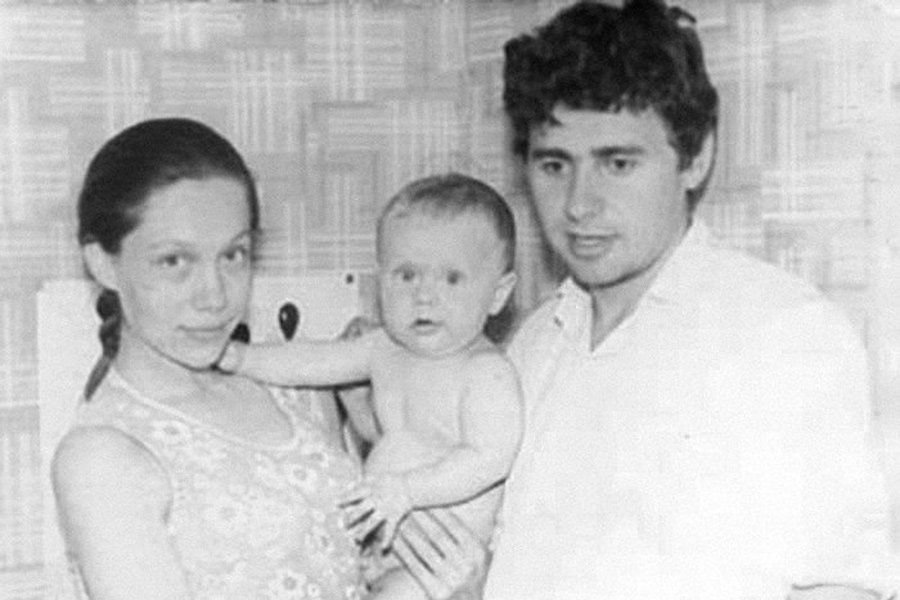 Глеб Павловский с женой Ольгой Гапеевой и их сыном Сергеем, Одесса, 1974 год