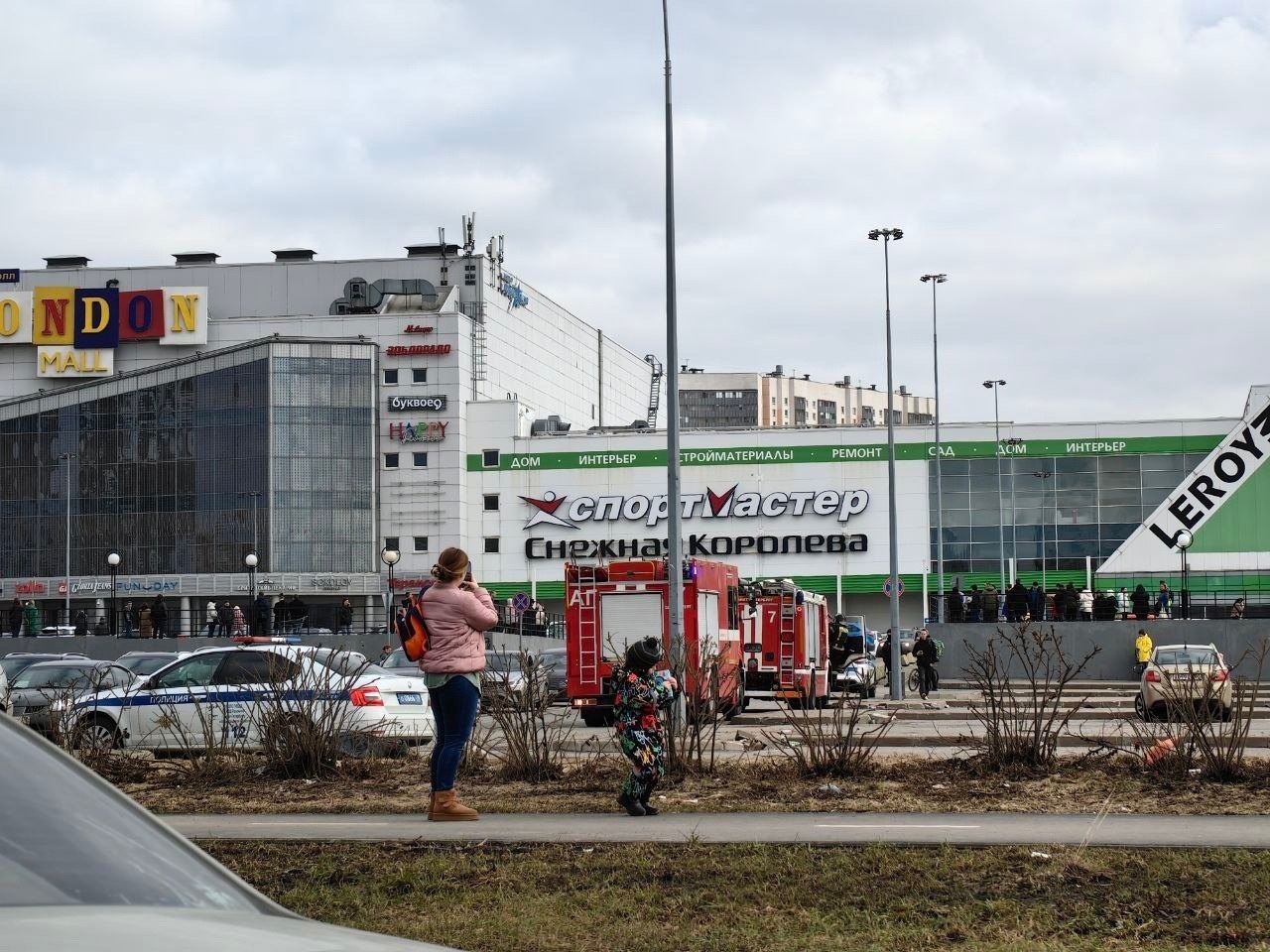 В Петербурге эвакуировали крупный торговый центр из-за угрозы взрыва — РБК