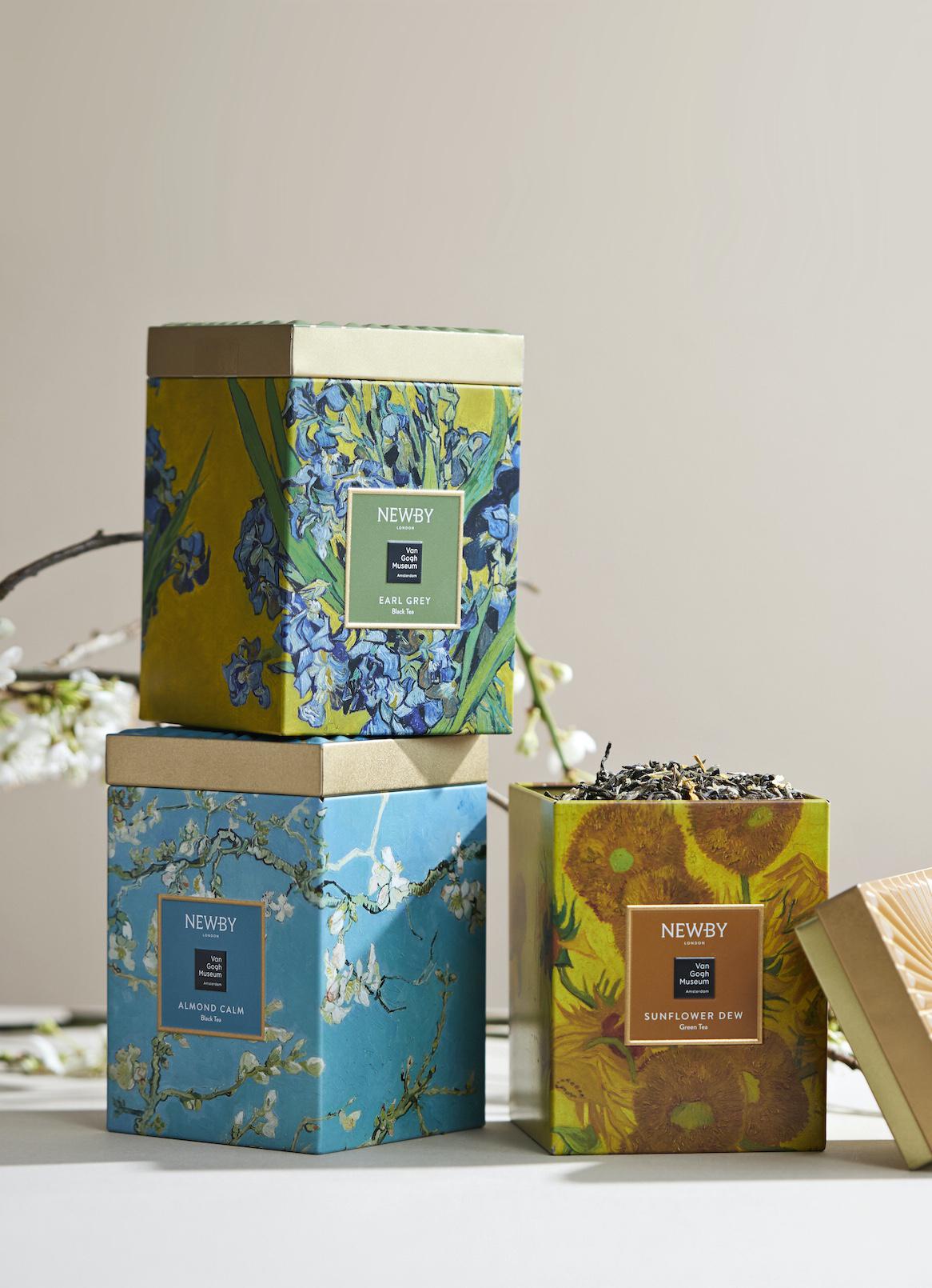 Чай зеленый с цветками жасмина и лепестками подсолнуха, 6270 руб., чай черный «Миндальный рай», 7990 руб., черный чай Earl Gray, 6790 руб., все — Newby («Азбука вкуса»)