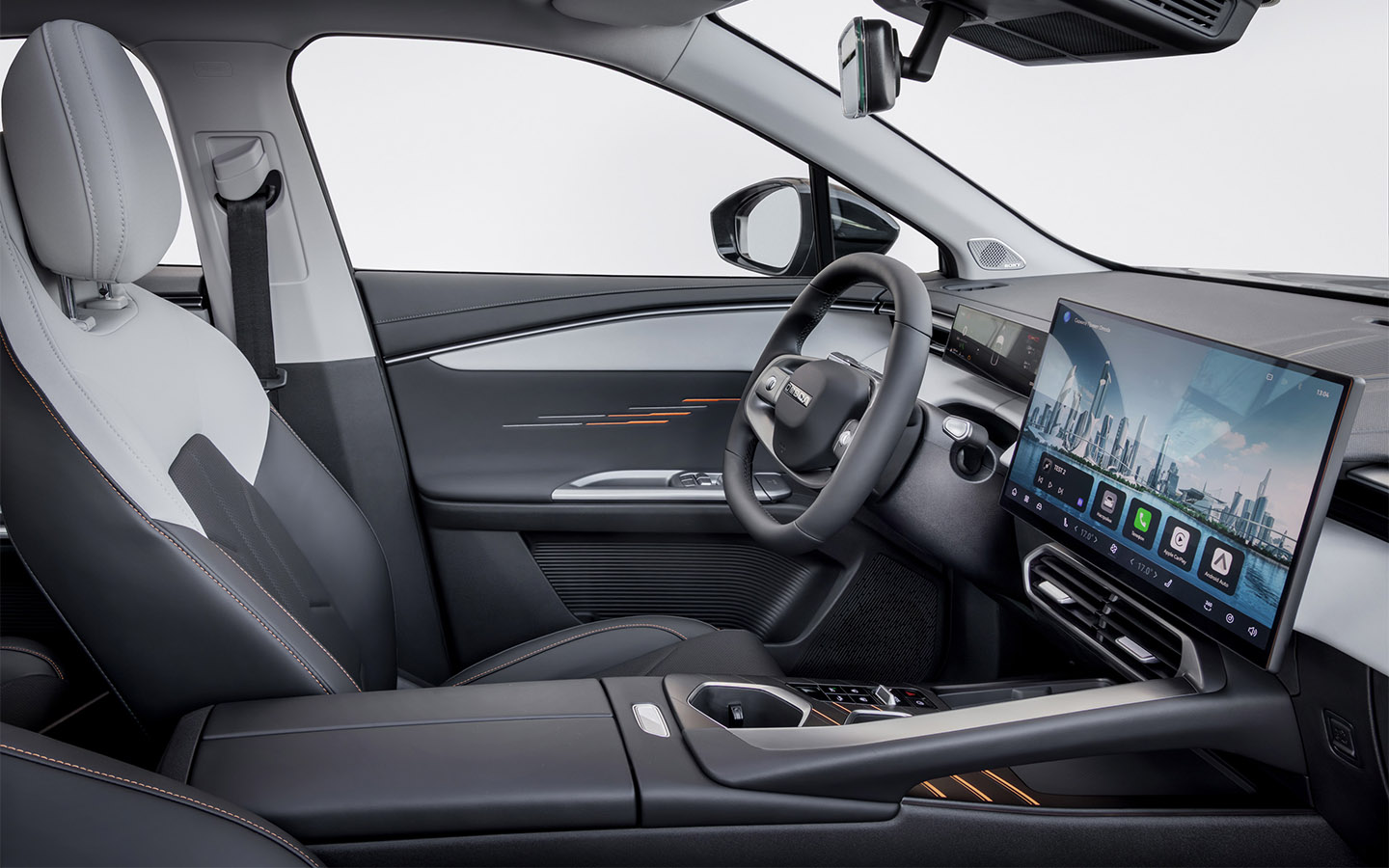 Восьмиядерный процессор Snapdragon 8155 обеспечивает готовность к работе мультимедийной системы через 4 секунды после включения и может выполнять более 20 голосовых команд