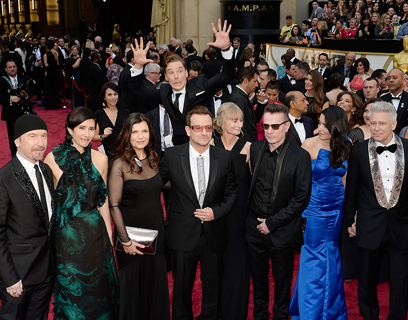 Актер Бенедикт Камбербэтч прыгает за группой U2 на 86-й церемонии вручения &laquo;Оскара&raquo;, 2014 год