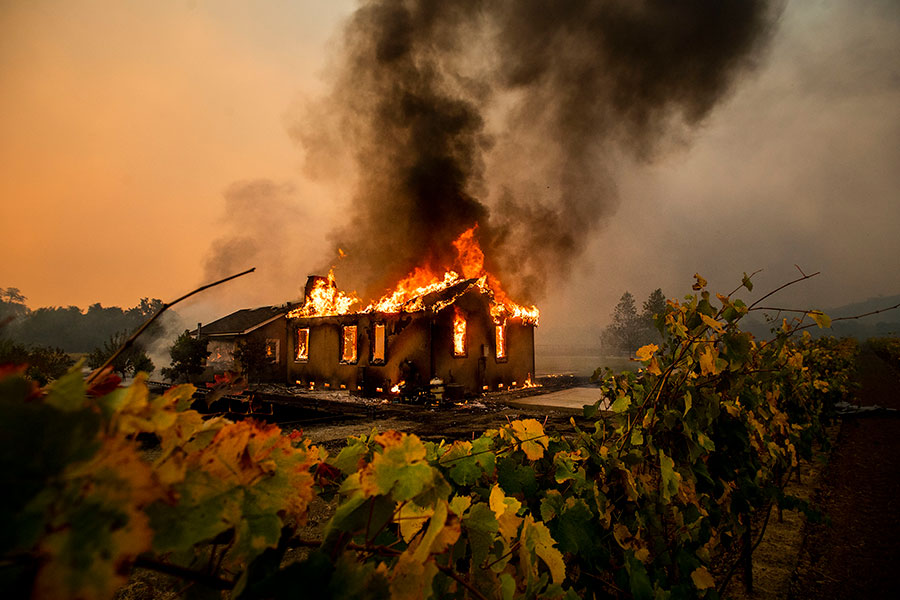 Пожары продолжаются в Калифорнии с начала октября