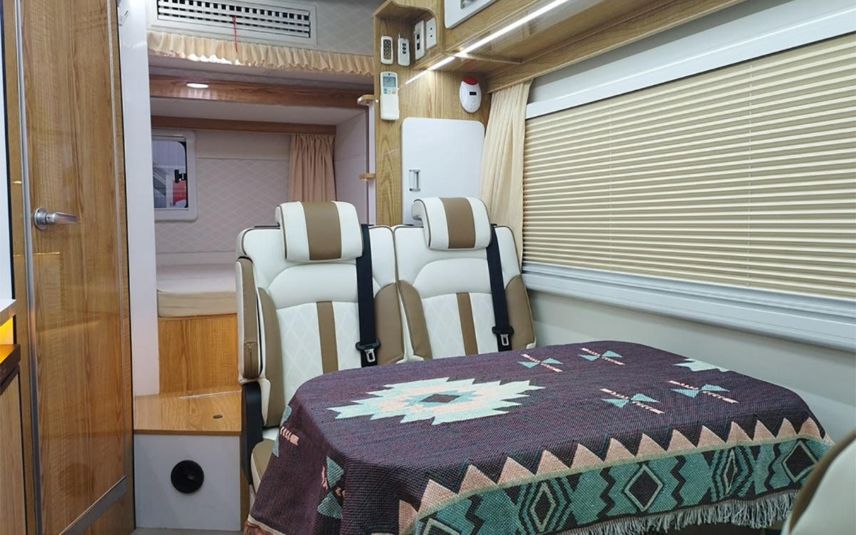 Qixing RV Star Milk River Motorhome Villa Ford