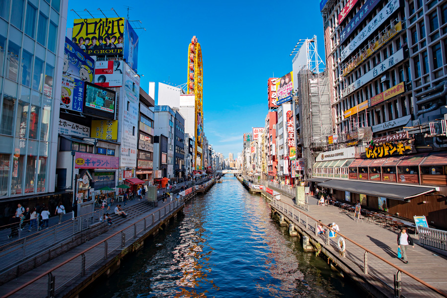 Река Томбори в районе магазинов и ресторанов Дотонбори