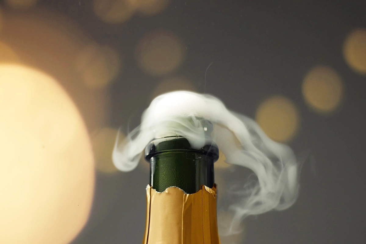 Лучшее, что может случиться с шампанским и с вами, когда вы его открыли, — оно будет выпито