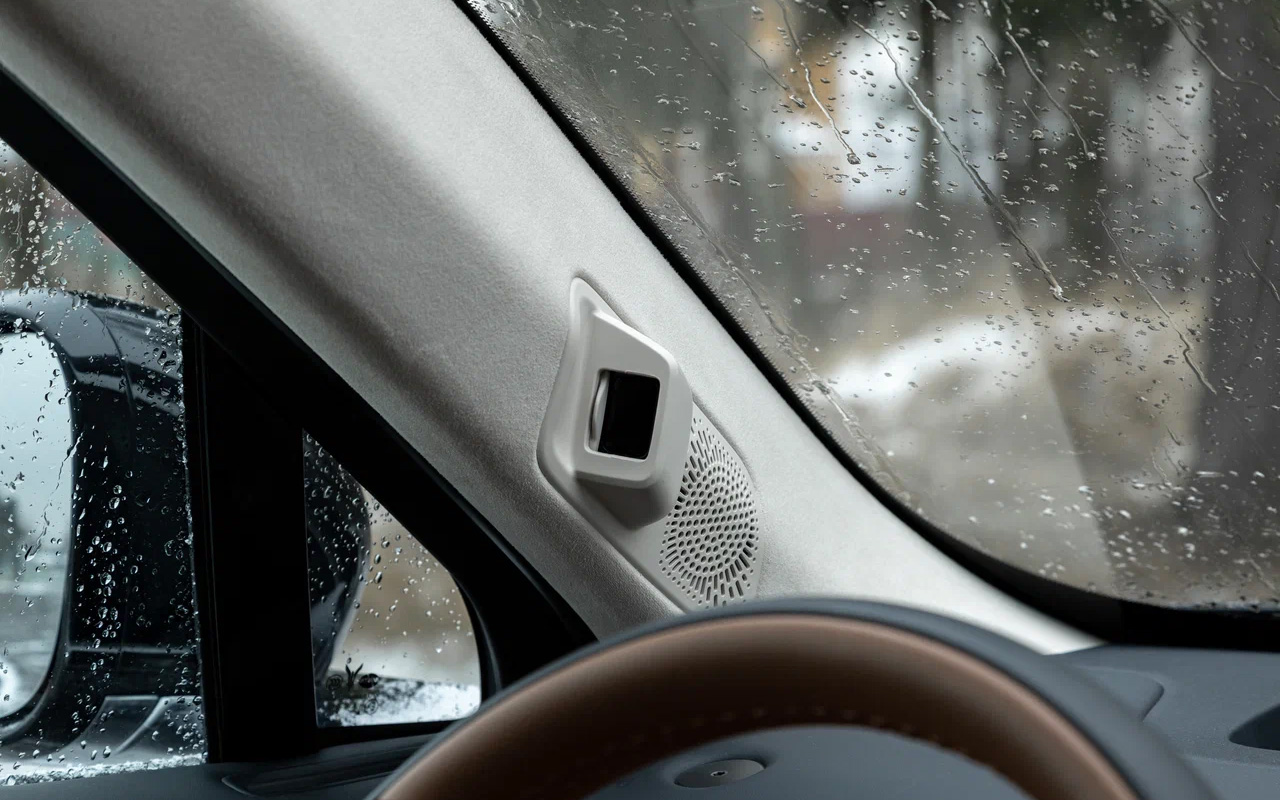 Внимание к мелочам &mdash; верный признак премиальности. Все камеры, датчики и вспомогательные разъемы в салоне Voyah Taishan снабжены физическими&nbsp;крышками