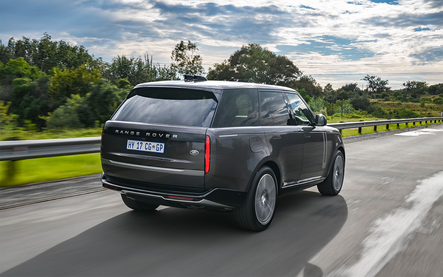 Адаптивная подвеска &mdash; это подвеска, которая автоматически подстраивается под характер дорожного покрытия, стиль вождения и скорость движения