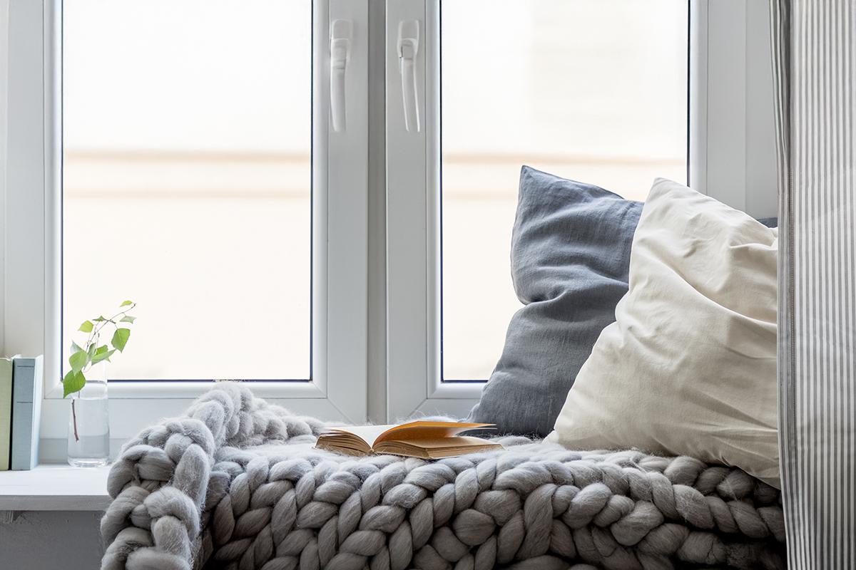 От барной стойки до оранжереи: как использовать подоконник в квартире