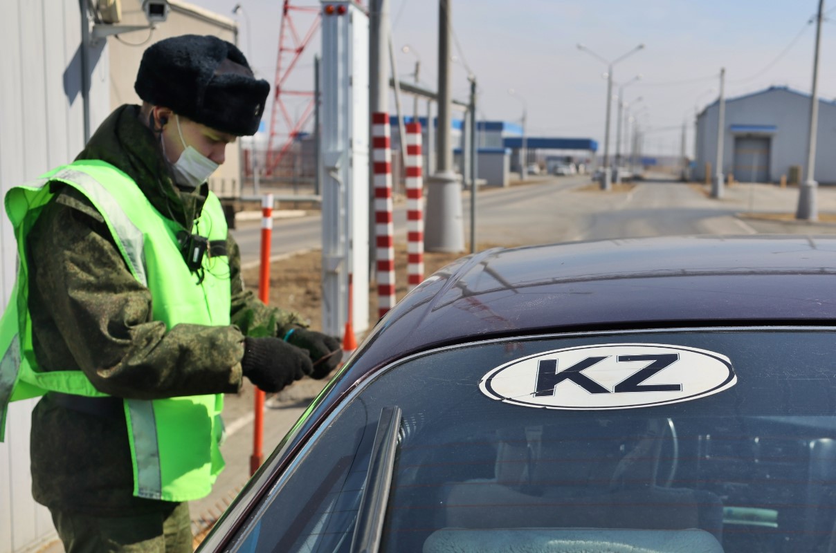 Если документы оформлены правильно то вывезти машину из Казахстана не составит труда.