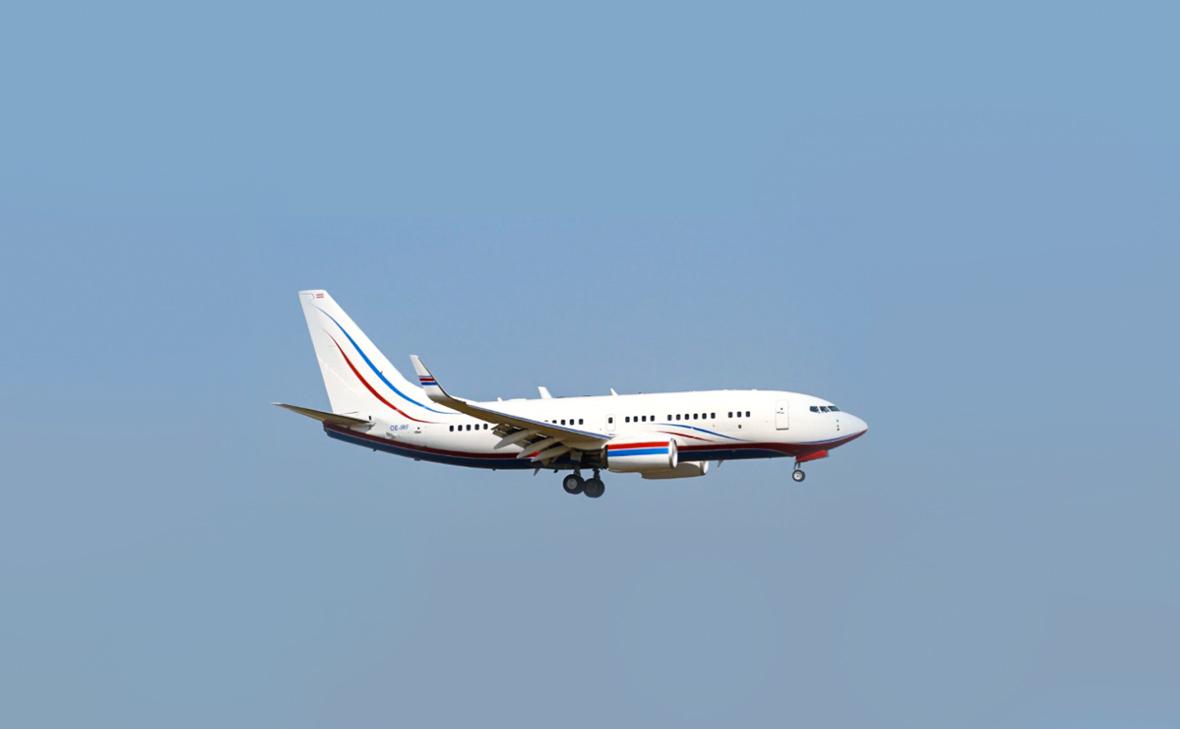 Boeing 737-7JU