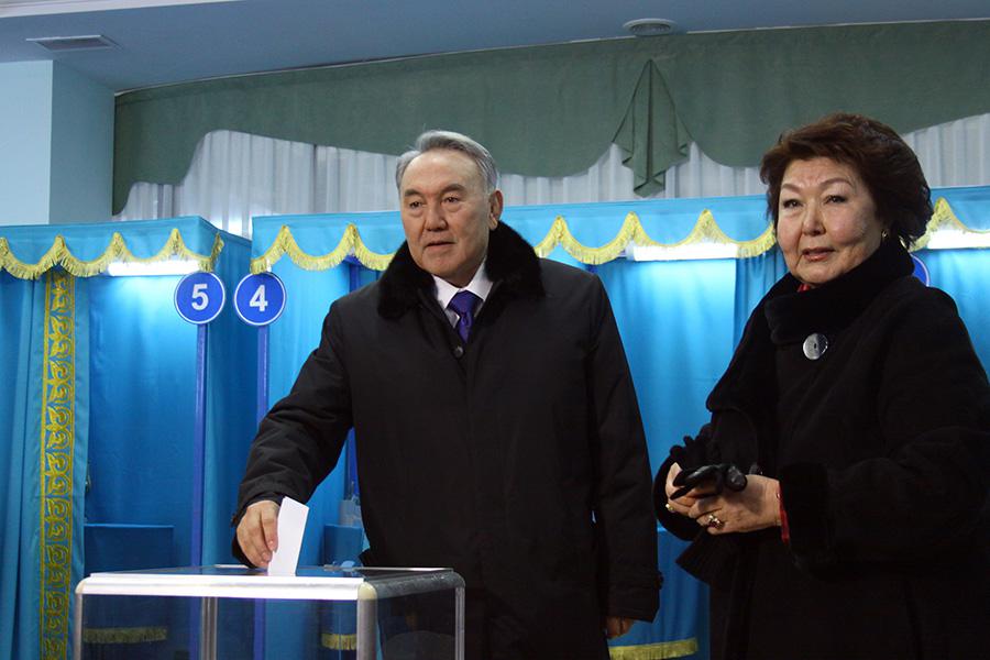 Нурсултан Назарбаев с супругой Сарой