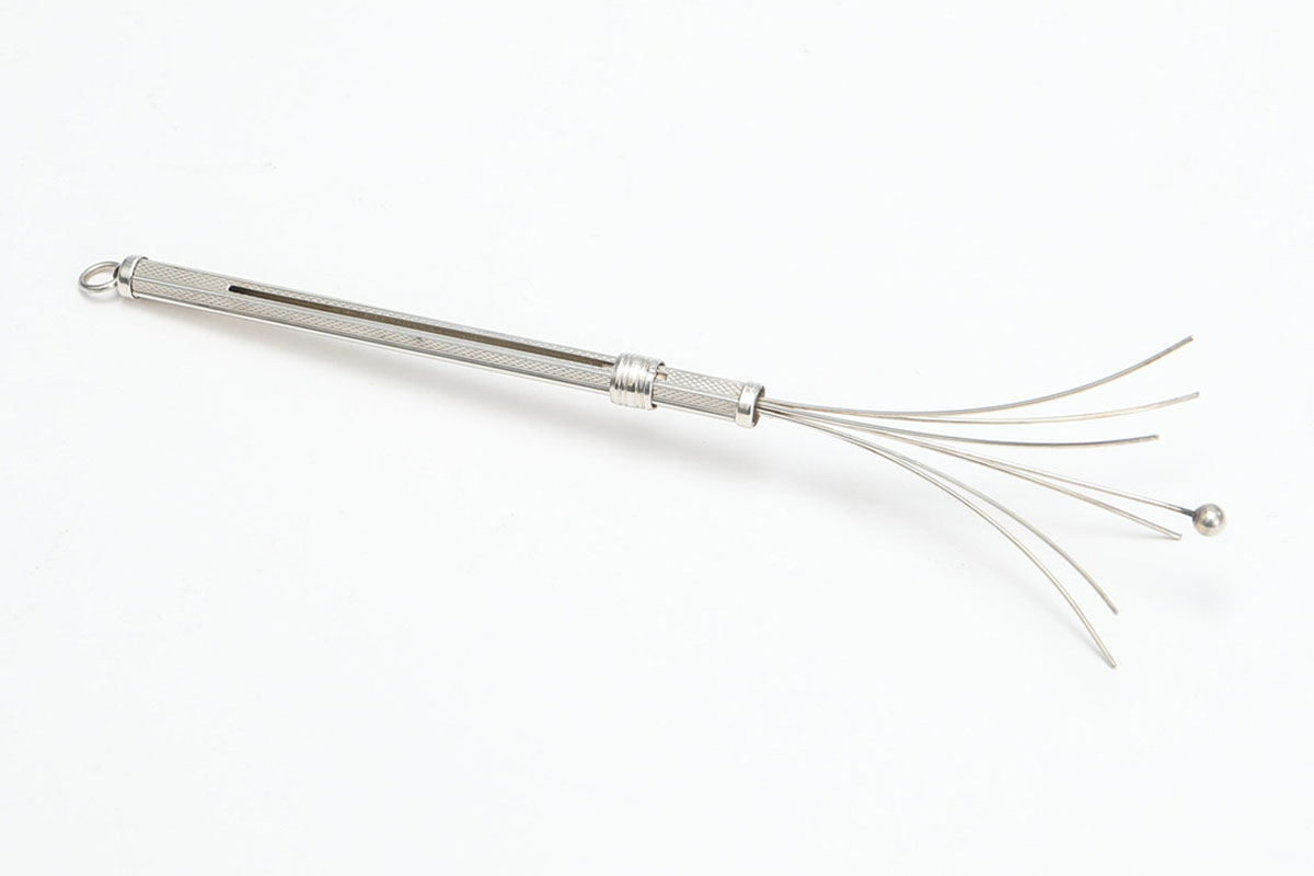 Муссуар или венчик для шампанского — аксессуар, который предназначался для удаления лишних пузырьков из брюта