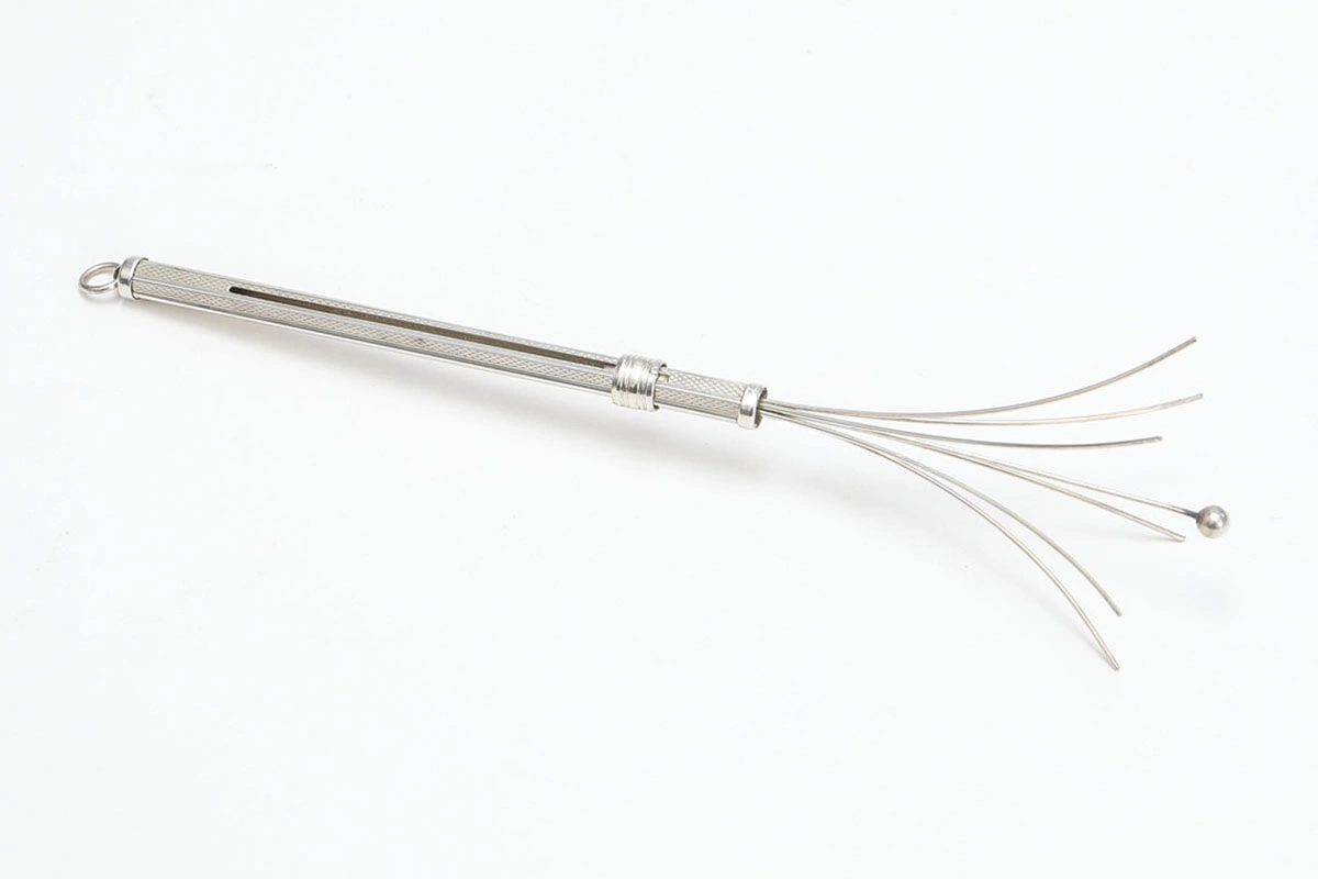 Муссуар или венчик для шампанского — аксессуар, который предназначался для удаления лишних пузырьков из брюта