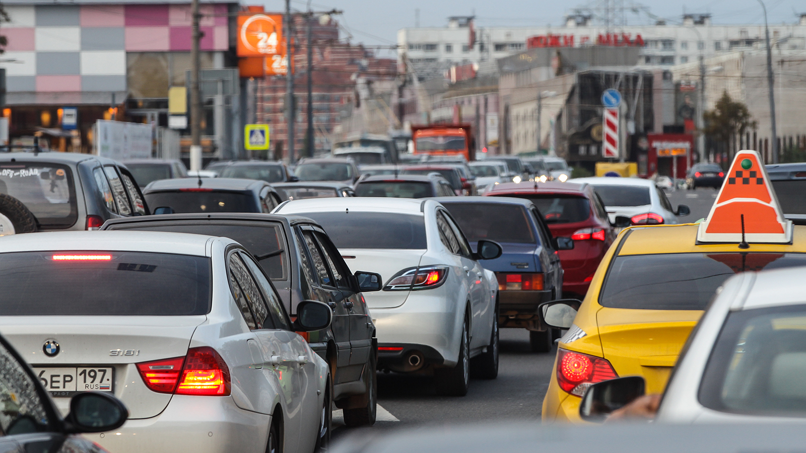 Оказывается, за грязный номер могут лишить прав. Как это работает