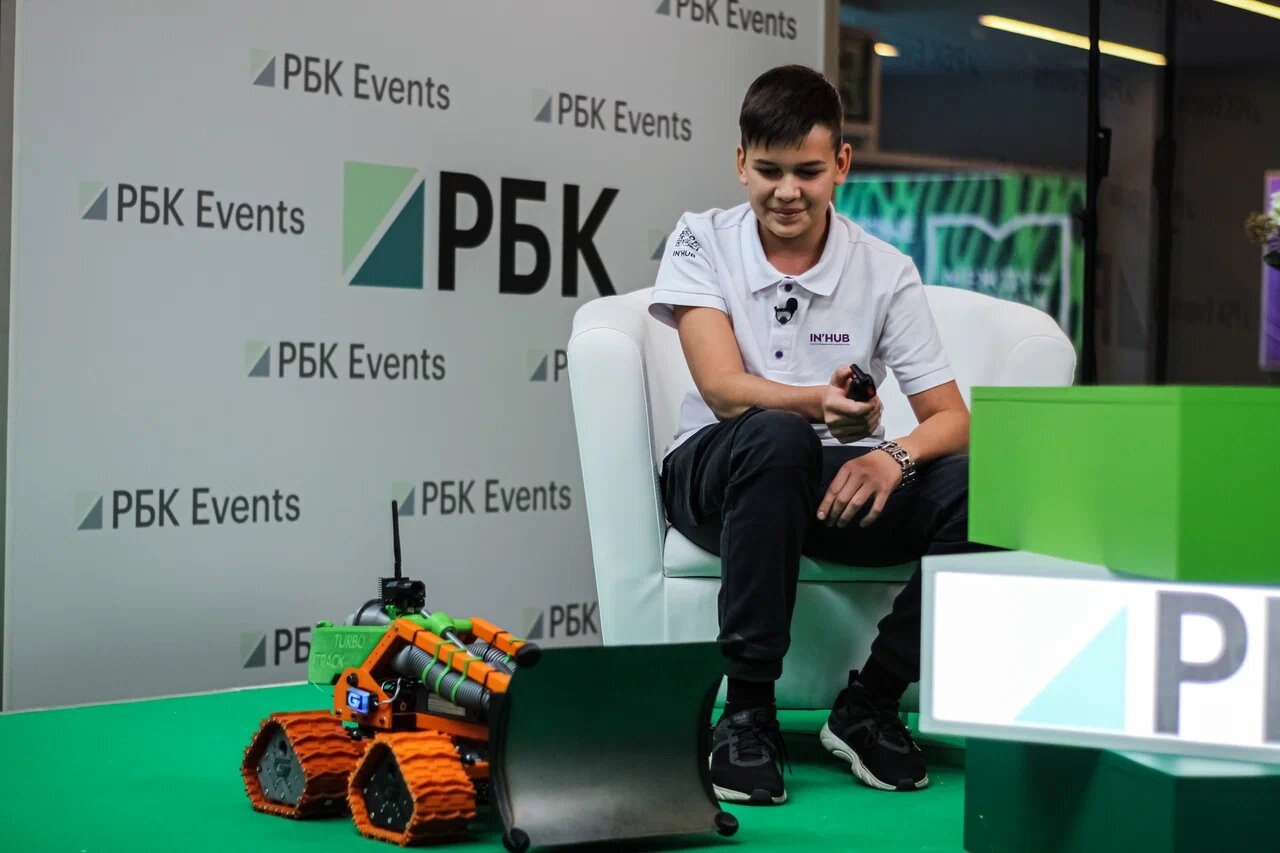 Георгий Герасименко,&nbsp;техномейкер, изобретатель робота-уборщика Turbotrack.