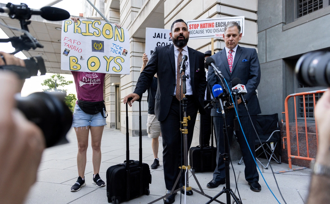 Julia Nikhinson / Reuters