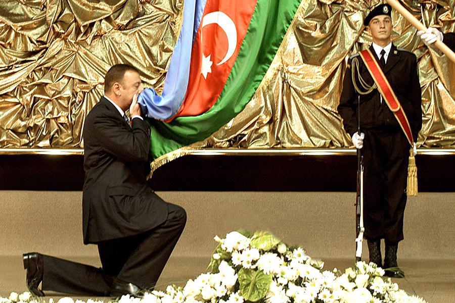 Ильхам Алиев во время инаугурации, 2004 год
