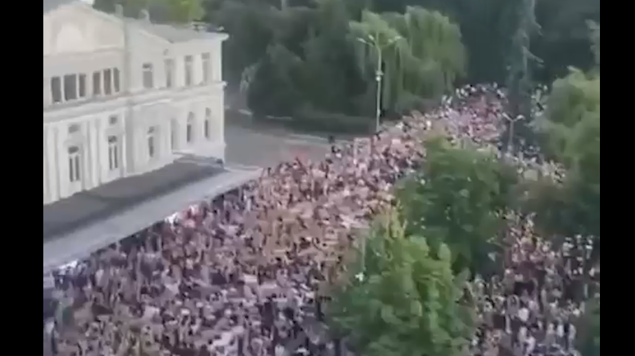 В Киеве, Днепре и Львове собрались митинги против реформы Зеленского