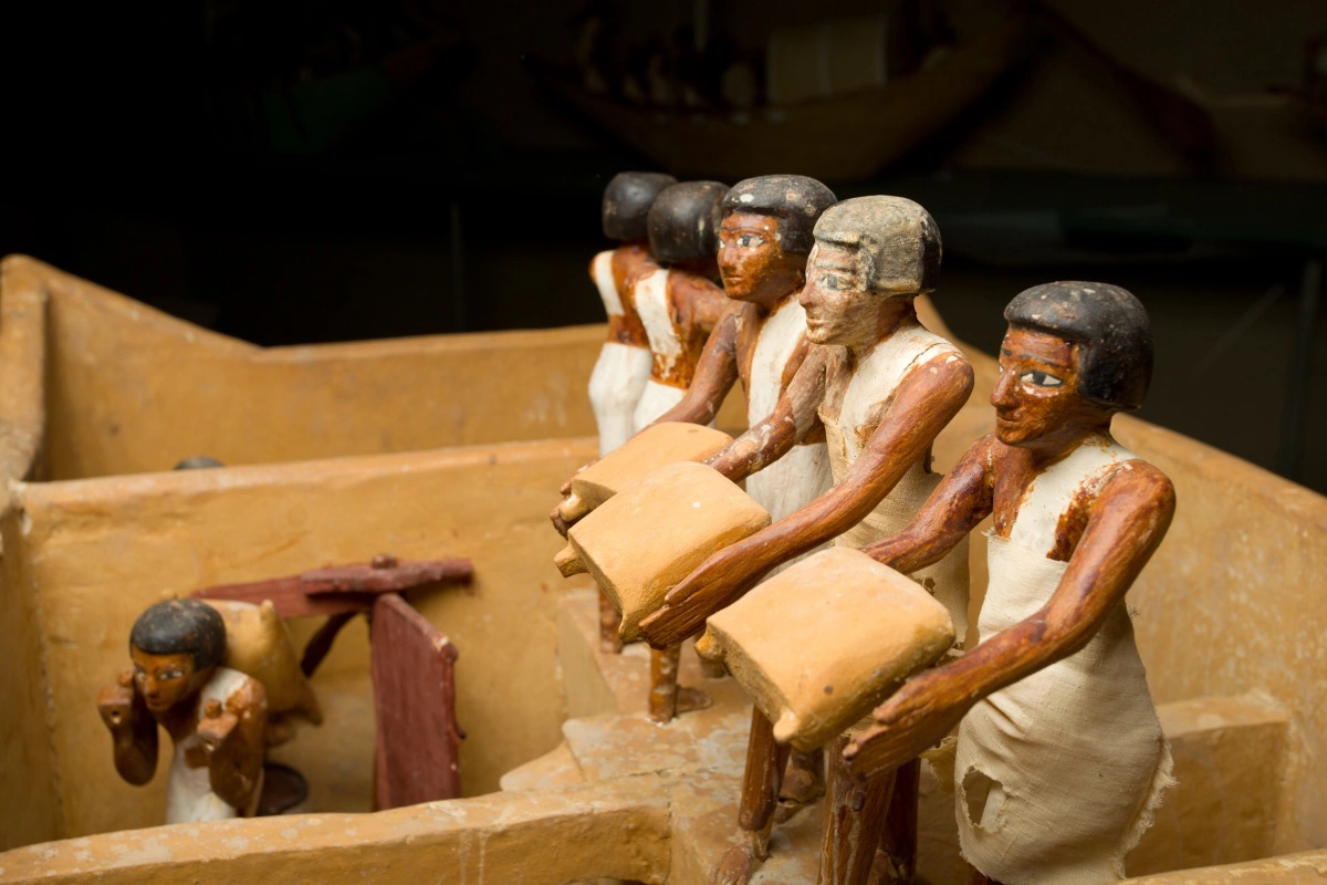 Диорама, найденная в тайной комнате древнеегипетской гробницы, 1981–1975 годы до н.э