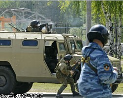 В Дагестане заблокированы трое боевиков: слышны выстрелы