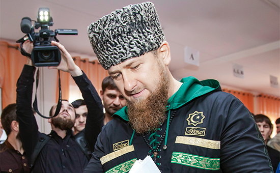 Временно исполняющий обязанности главы Чечни Рамзан Кадыров на&nbsp;одном из&nbsp;избирательных участков в&nbsp;единый день голосования
