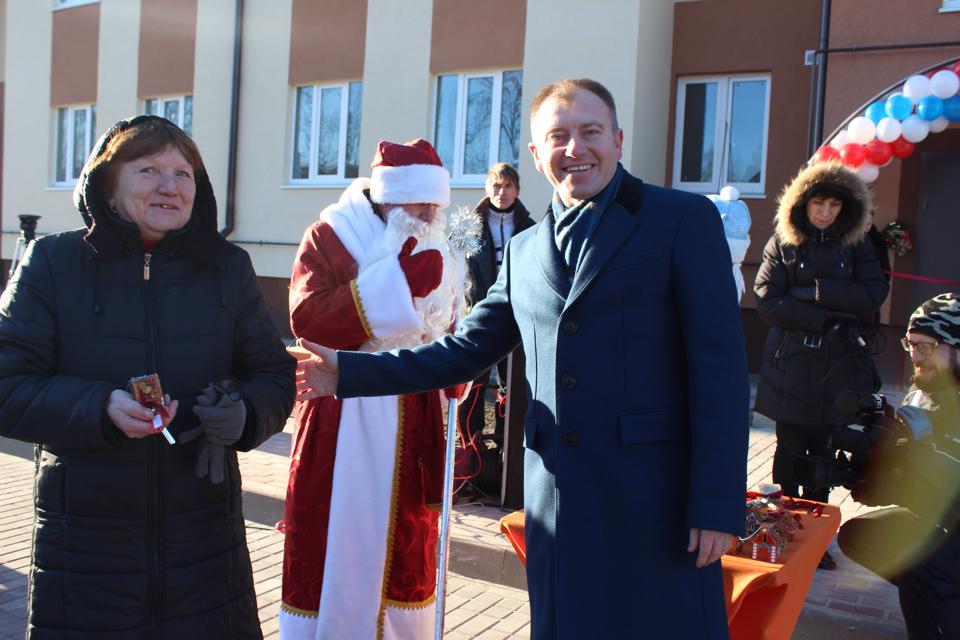 Глава администрации Янтарного Алексей Заливатский (справа)