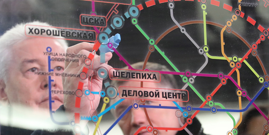 Мэр Москвы Сергей Собянин (слева) во время открытия первого участка Большого кольца столичного метро