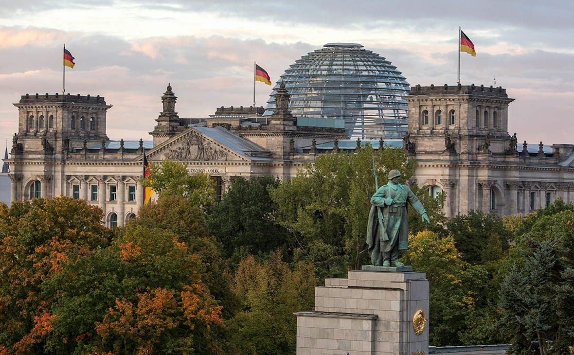 Omer Messinger / Getty Images