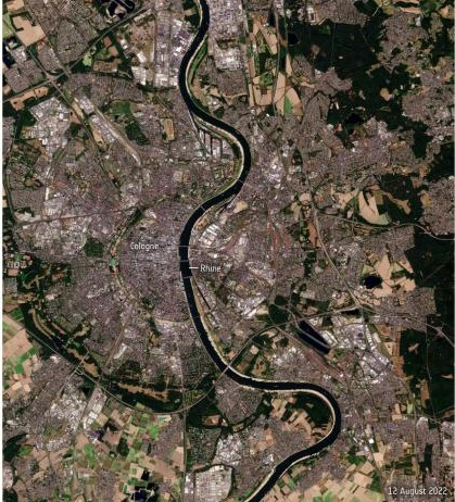 <p>Спутниковый снимок реки Рейн в августе 2022 года недалеко от Кельна, Германия</p>