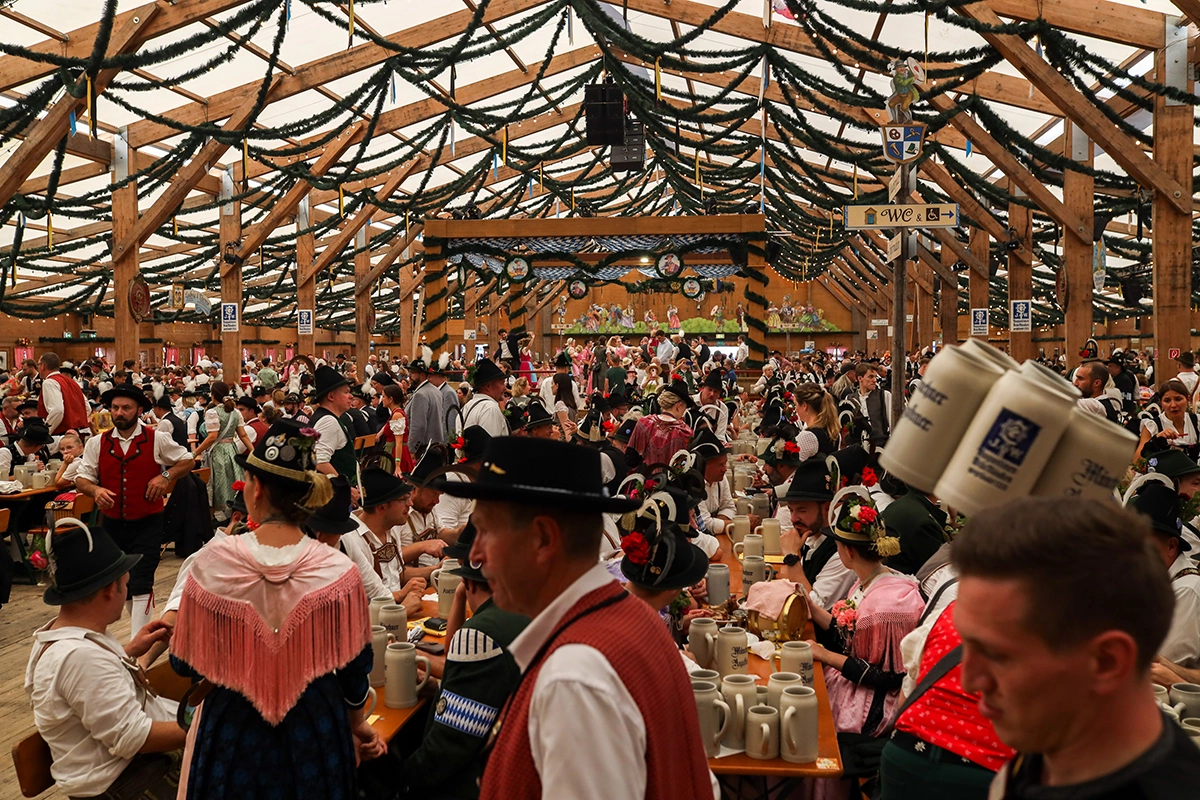 20 сентября в Мюнхене стартовал 190-й по счету Октоберфест — самый знаменитый фольклорный и пивной праздник современной Германии