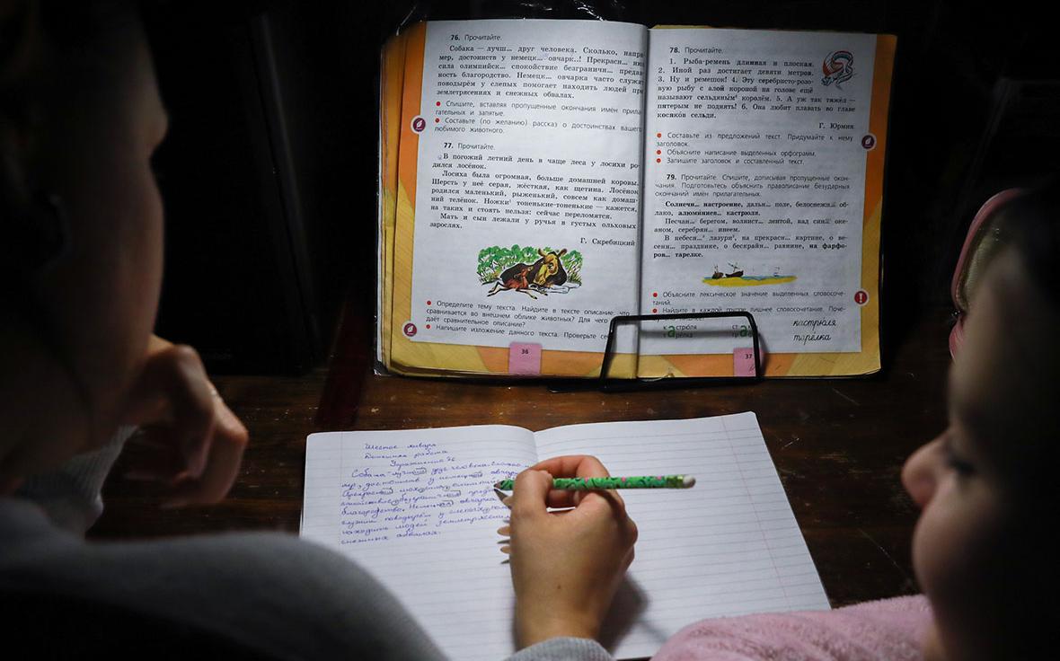 В Госдуме предложили изменить правила перехода детей на семейное обучение