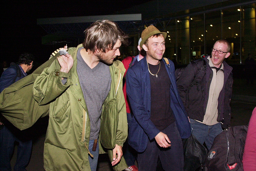 На фото: британская музыкальная группа Blur в Домодедово, 2003 год