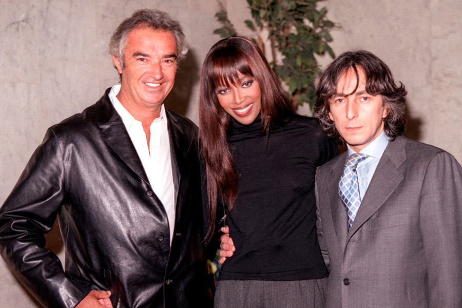 Наоми Кэмпбелл, ее друг Флавио Бриаторе (слева) и  Умар Джабраилов. 13 апреля 1999 года

