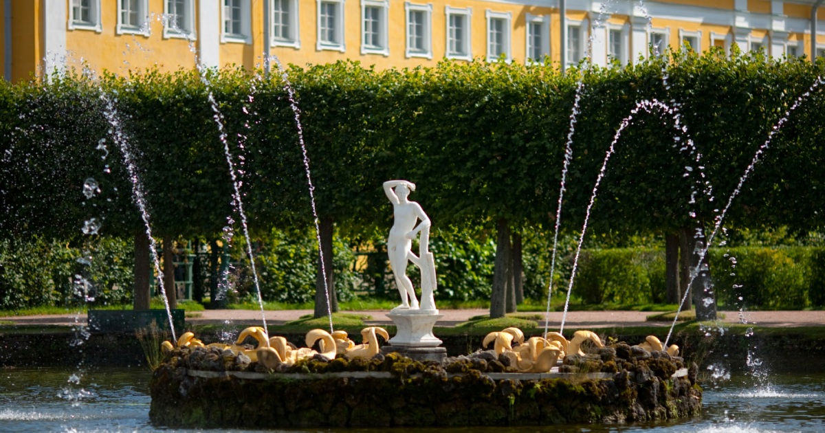 Фигуры фонтана в Петергофе: воплощение красоты и величия, бесконечное очарование и шик, удивительная пластика
