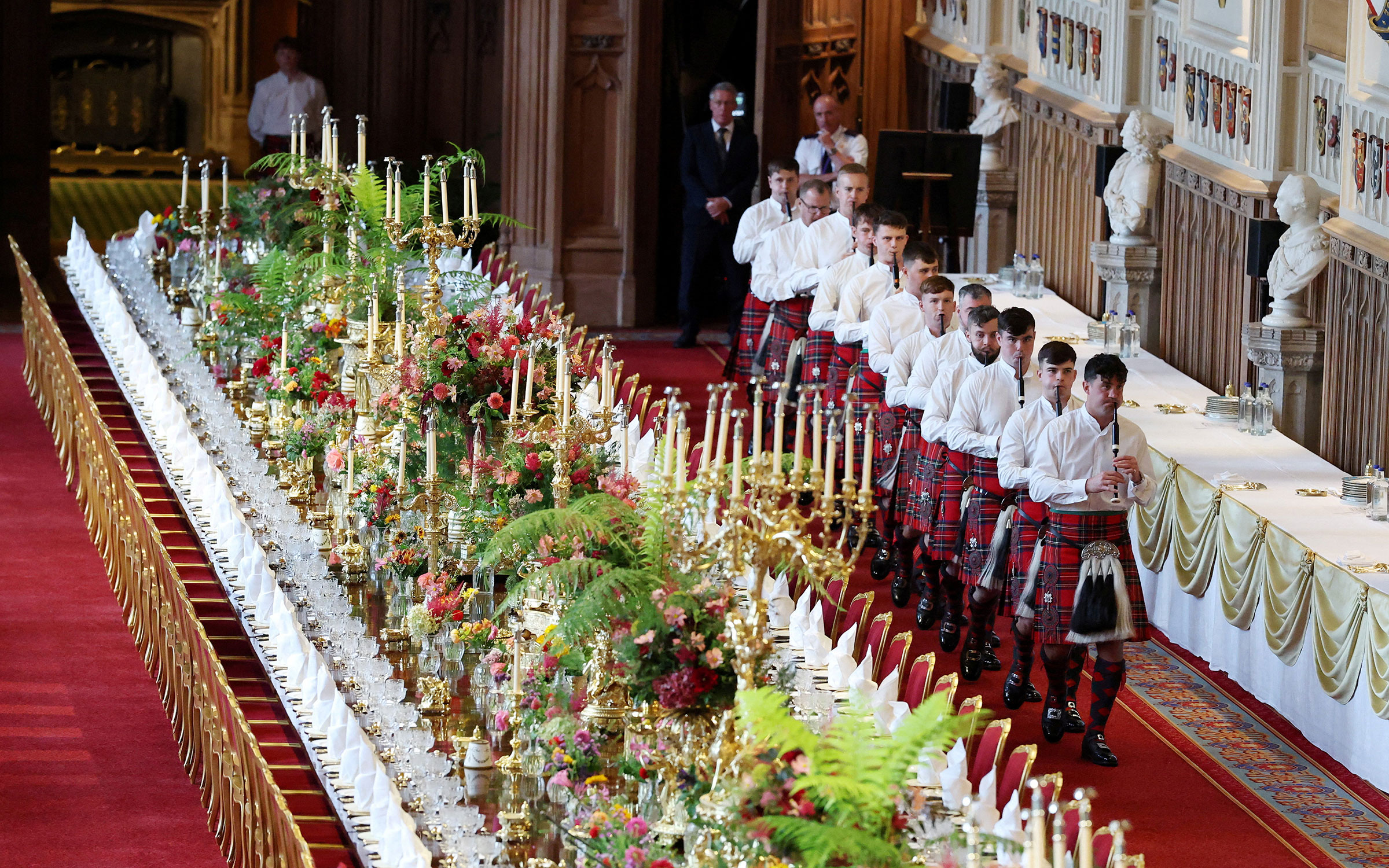 День завершился королевским ужином в самом большом зале Виндзорского замка.