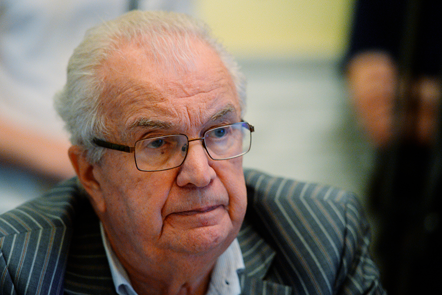 Дети и внуки Эмиля Кио не захотели продолжить династию, поэтому в 2012 году он передал&nbsp;свои цирковые номера для исполнения Эрнесту Саркисяну. &laquo;Я передаю свою аппаратуру, которую Эрнест может использовать у себя, обучаю его. Он видел мои трюки, он все знает. Лучшие трюки, которые никто не смог повторить, я тоже ему передал, надеюсь, не подведет&raquo;, &mdash; отмечал иллюзионист.

Прощание с Кио пройдет 2 января. Народного артиста похоронят&nbsp;на Троекуровском кладбище Москвы.