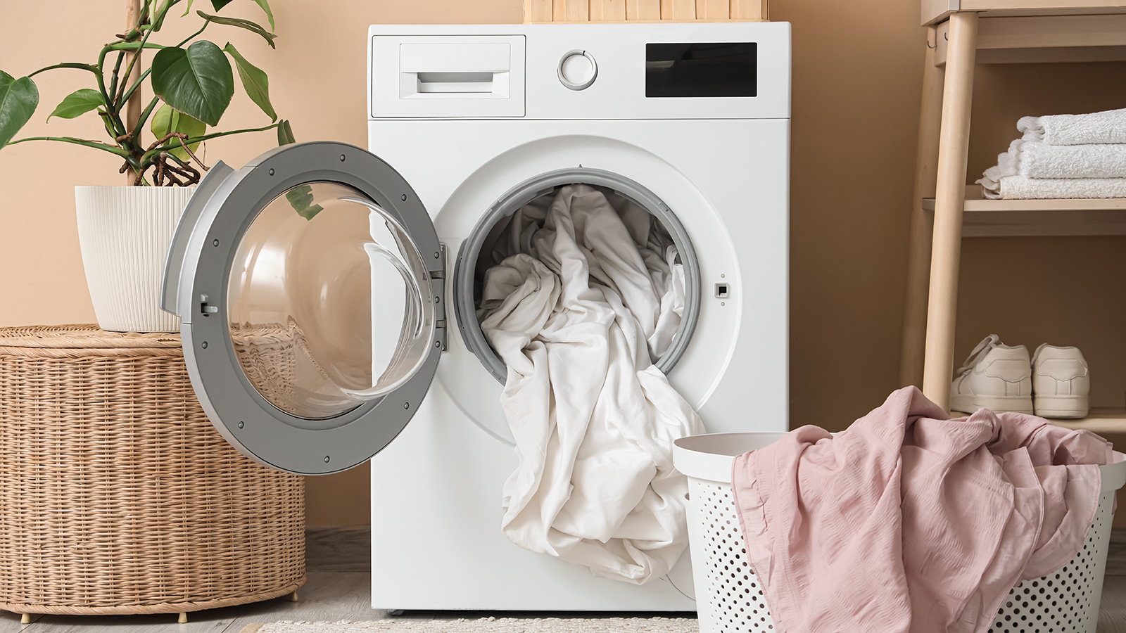Оказывается, за ночную стирку грозит штраф. Эксперт объяснил, в чем суть