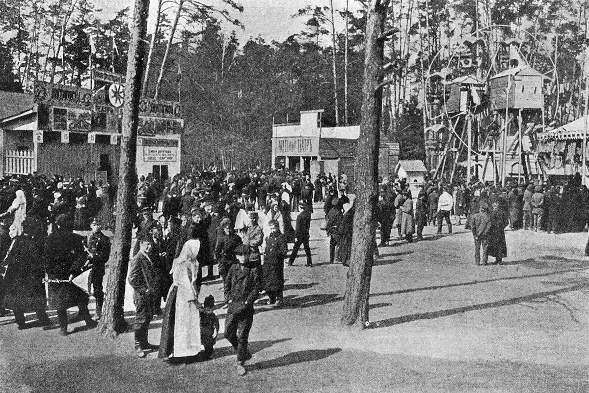 На гулянье в Сокольниках, 1900–1909 годы