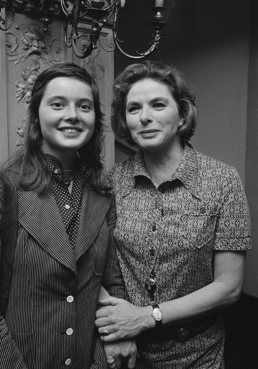 <p>Изабелла Росселини с матерью Ингрид Бергман в 1971 году</p>
