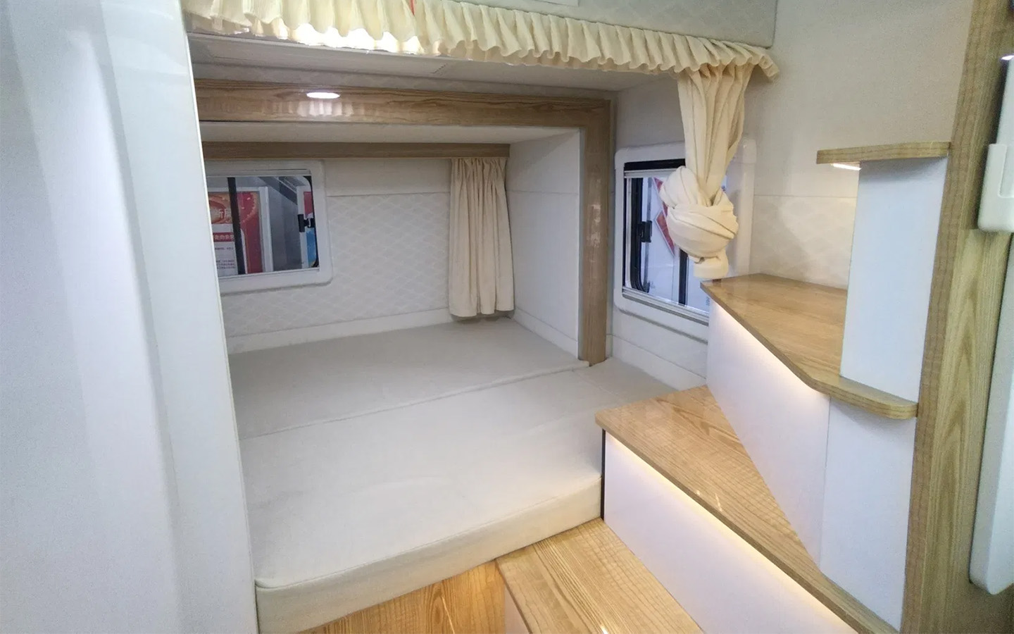 Qixing RV Star Milk River Motorhome Villa Ford