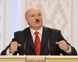 А.Лукашенко уволил командующего ВВС и ПВО за 876 "плюшевых десантников" 