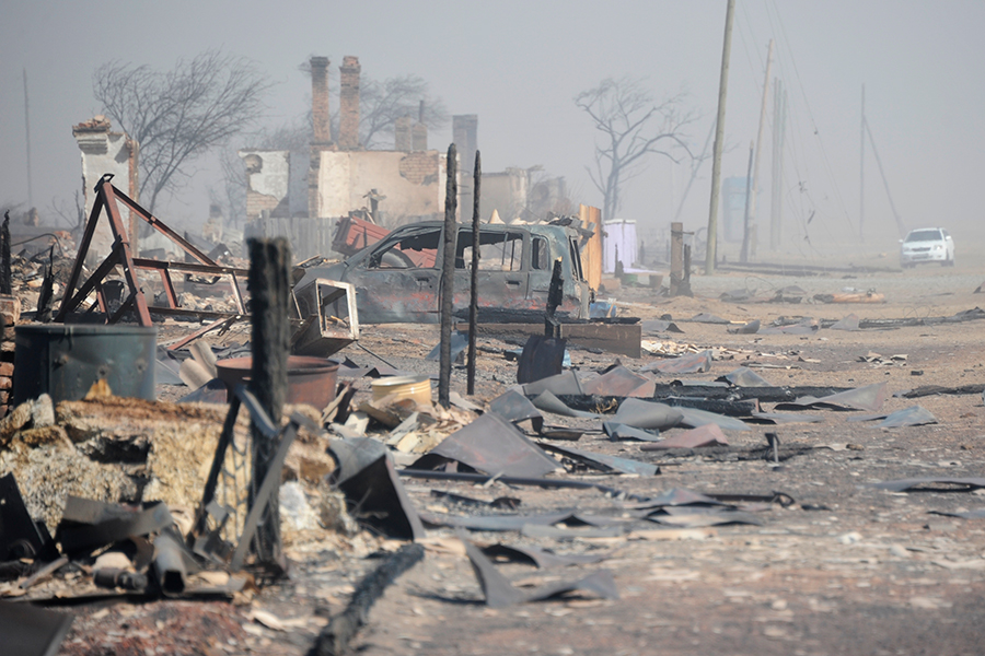 По данным Следственного комитета, пожары затронули 17 населенных пунктов. Было уничтожено более 150 жилых домов и более 5600 голов крупного скота
