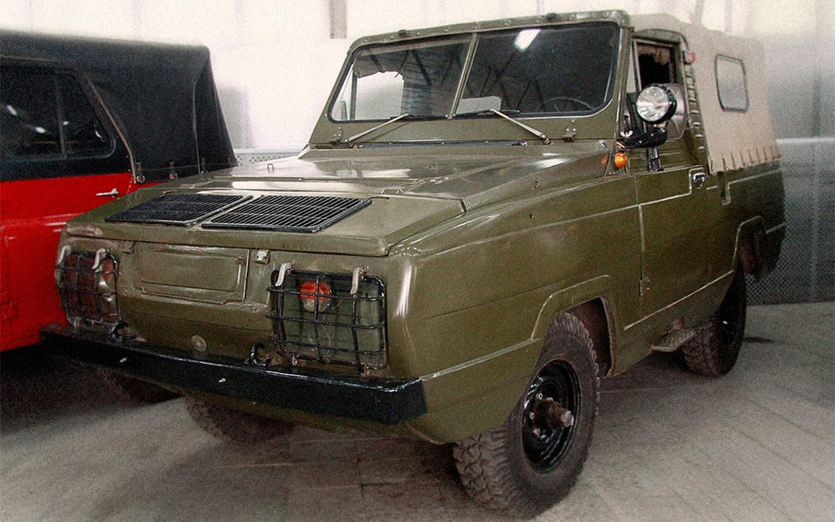 В 1976 году в Ульяновске по государственному заказу начали проектировать плавающий автомобиль с грозным названием &laquo;Ягуар&raquo;.