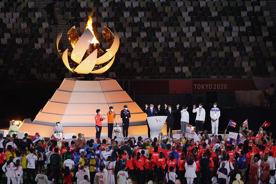 Томас Бах объявляет о закрытии токийской Олимпиады