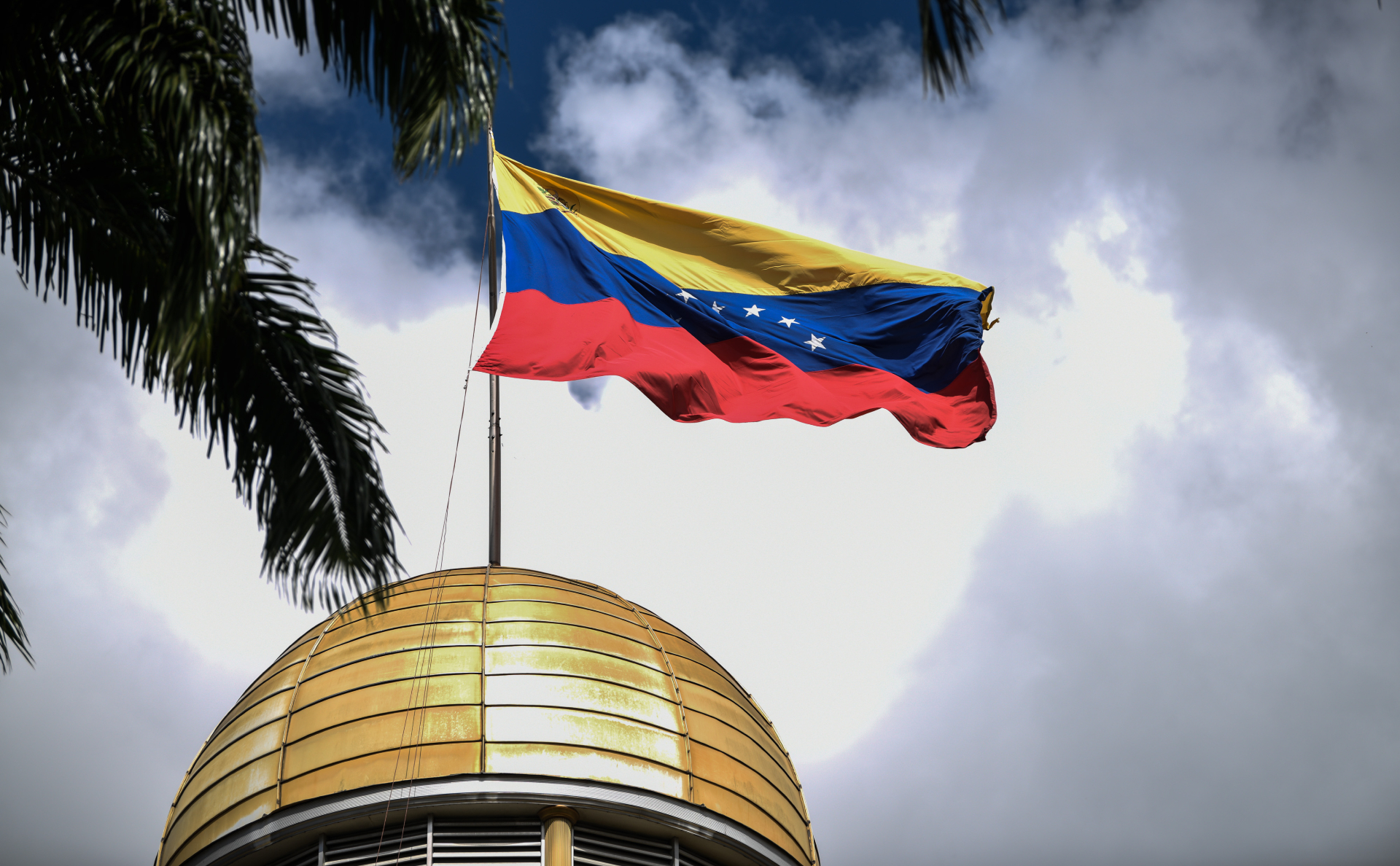 Правительство Венесуэлы возобновило переговоры с оппозицией"/>













