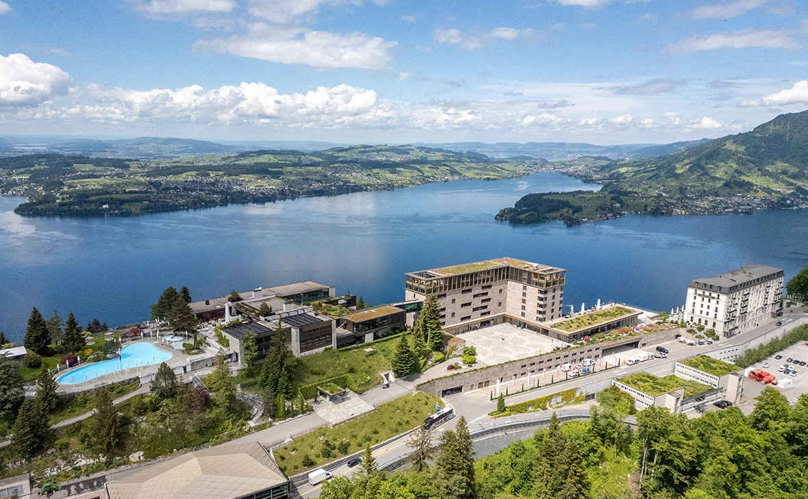 Denis Balibouse / Reuters