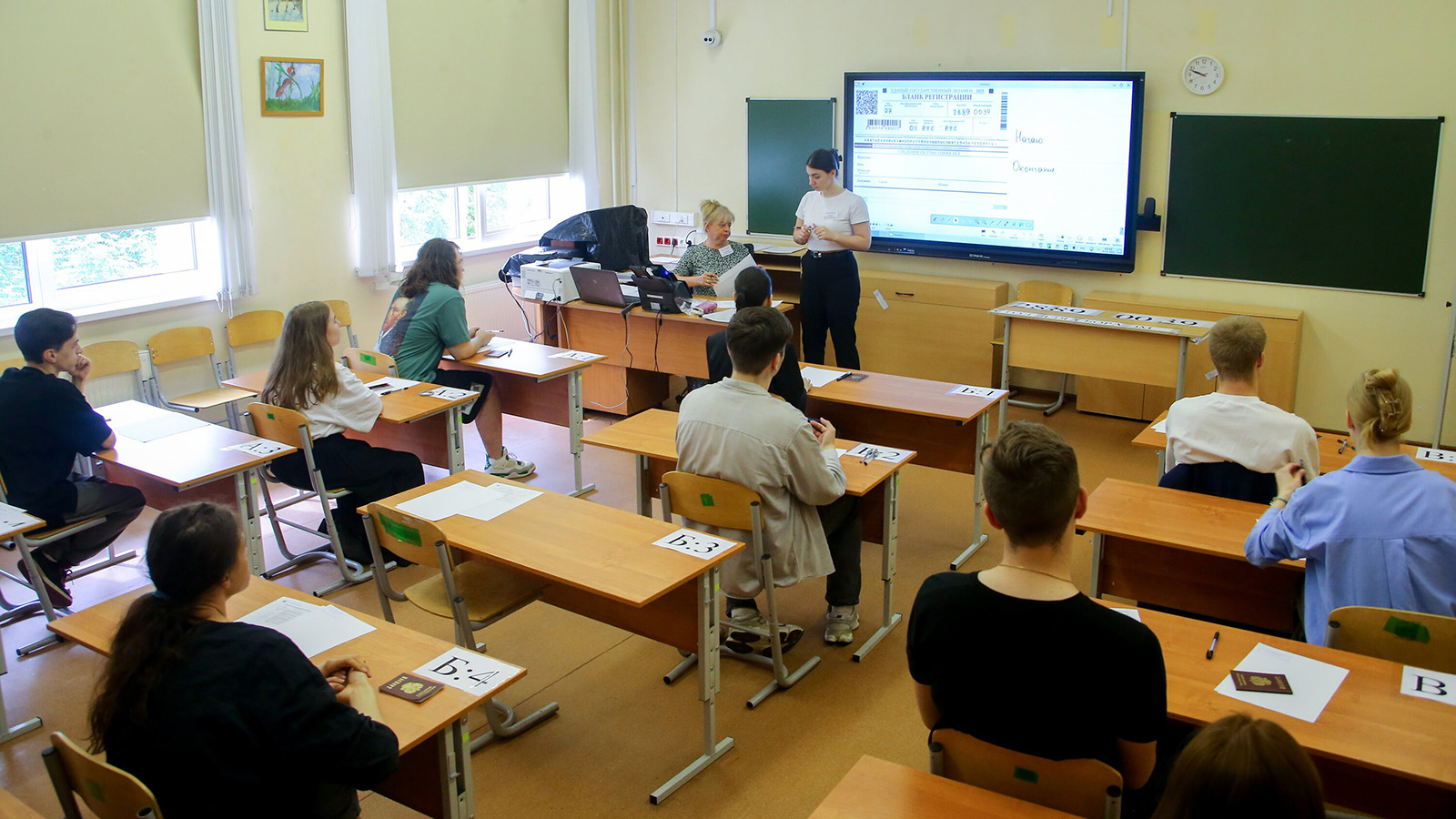 Минпросвещения установило сроки проведения ЕГЭ и ОГЭ в 2026 году